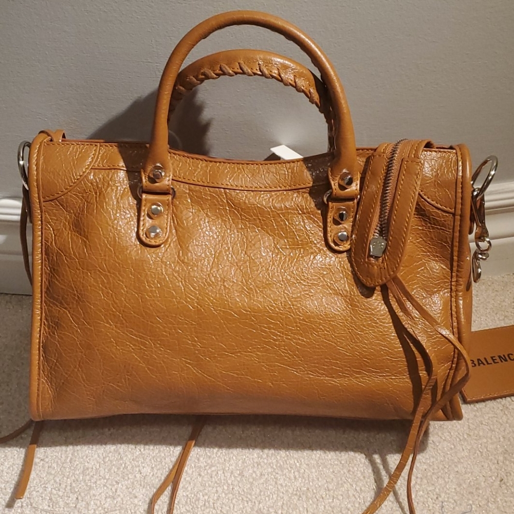 NWT Classic City Small Shoulder Bag in Camel - Picture 2 of 12